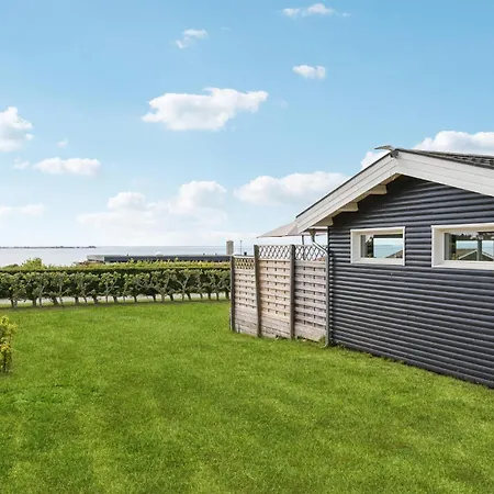 בית נופש Cozy In With House Sea View